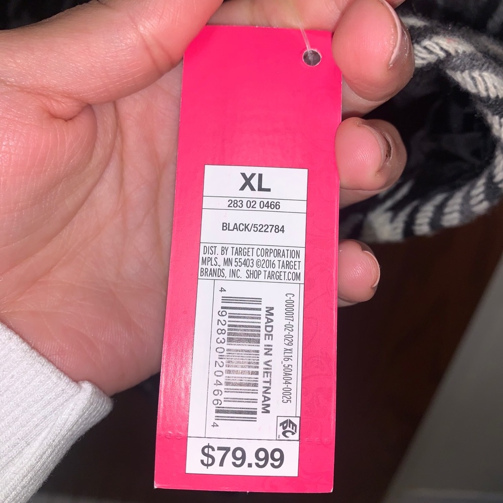 Clothes - Picture 7 of 8